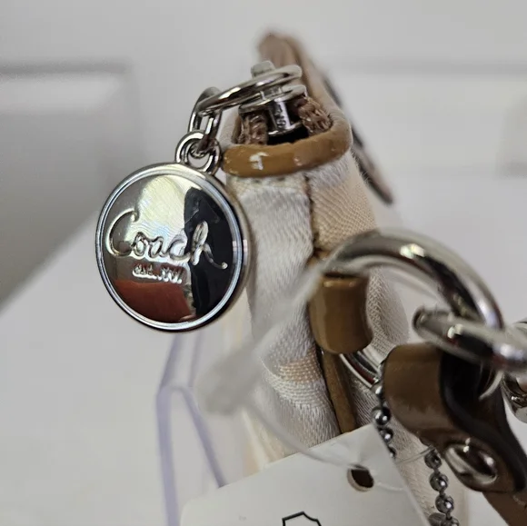 Coach NWT Soho Optic Wristlet - Picture 5 of 8